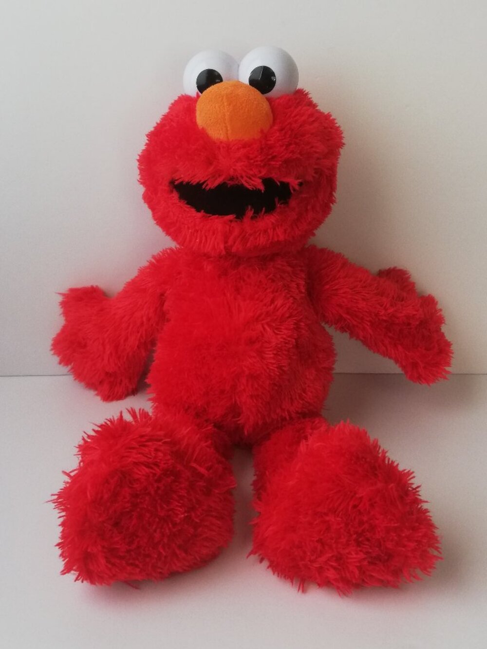 2016 Sesame Street Hasbro Tickle Me Elmo - 15"